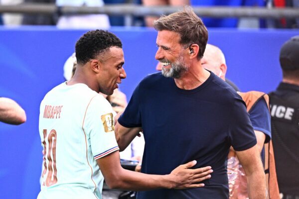 Kylian Mbappé (links) empfindet großen Respekt vor Bundestrainer Jürgen Klopp. (Archiv-Foto)