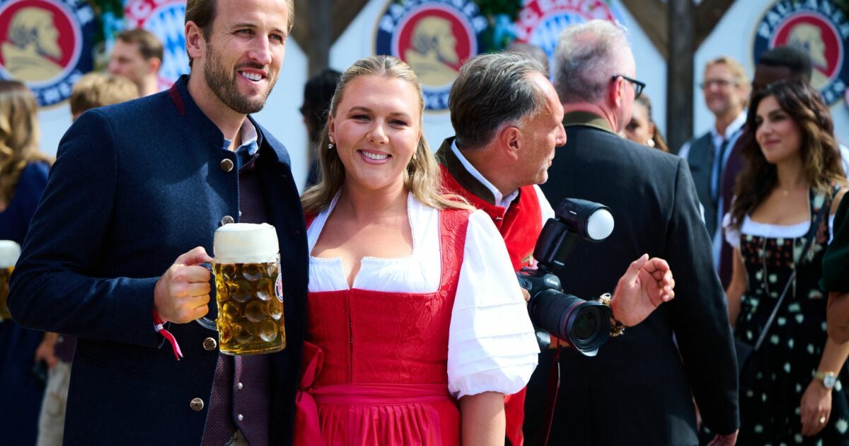 Ein Prosit auf den nächsten Tor-Rekord: Harry Kane mit Ehefrau.