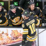Peterka traf bei seinem Debüt für Boston zum 2:0.