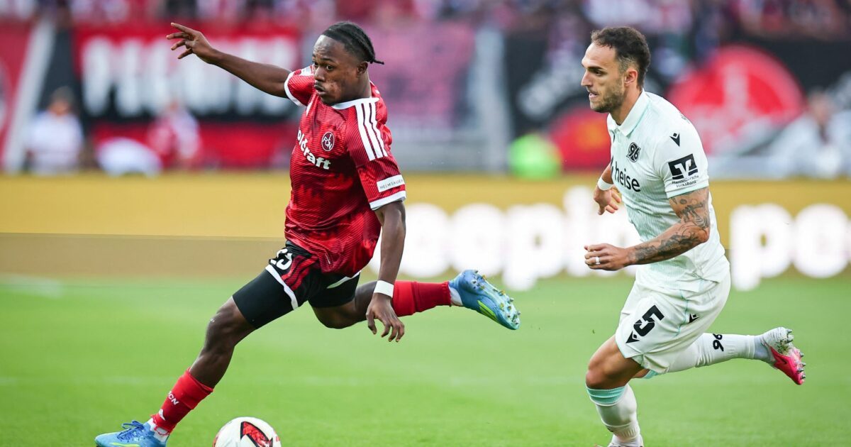 Einfach nicht zu stoppen: Nürnbergs Matchwinner Mohamed Ali Zoma (l).