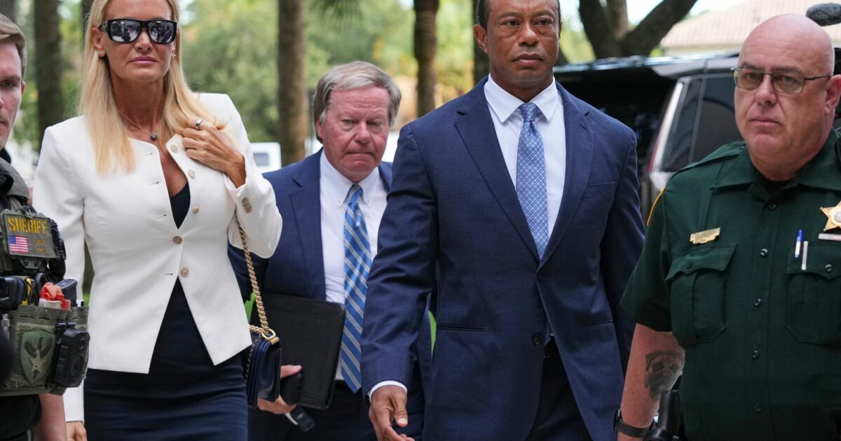 Tiger Woods erscheint vor Gericht.