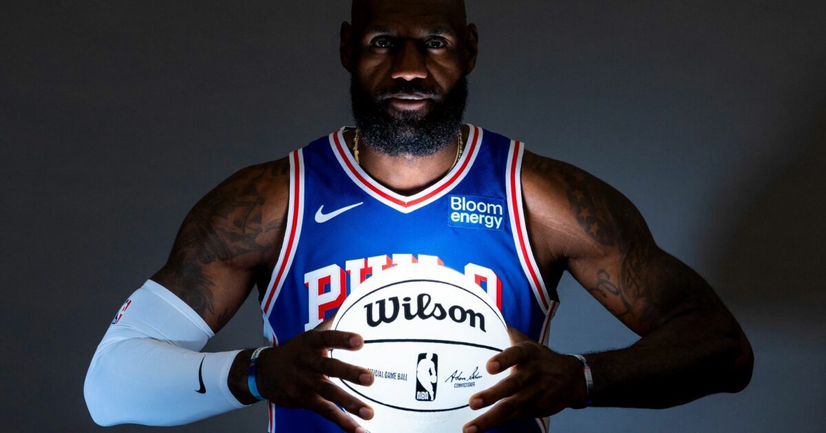 LeBron James spielt zukünftig im blauen Trikot der 76ers.