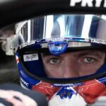 Max Verstappen ärgert sich - und legt dann eine starke Runde in Baku hin.