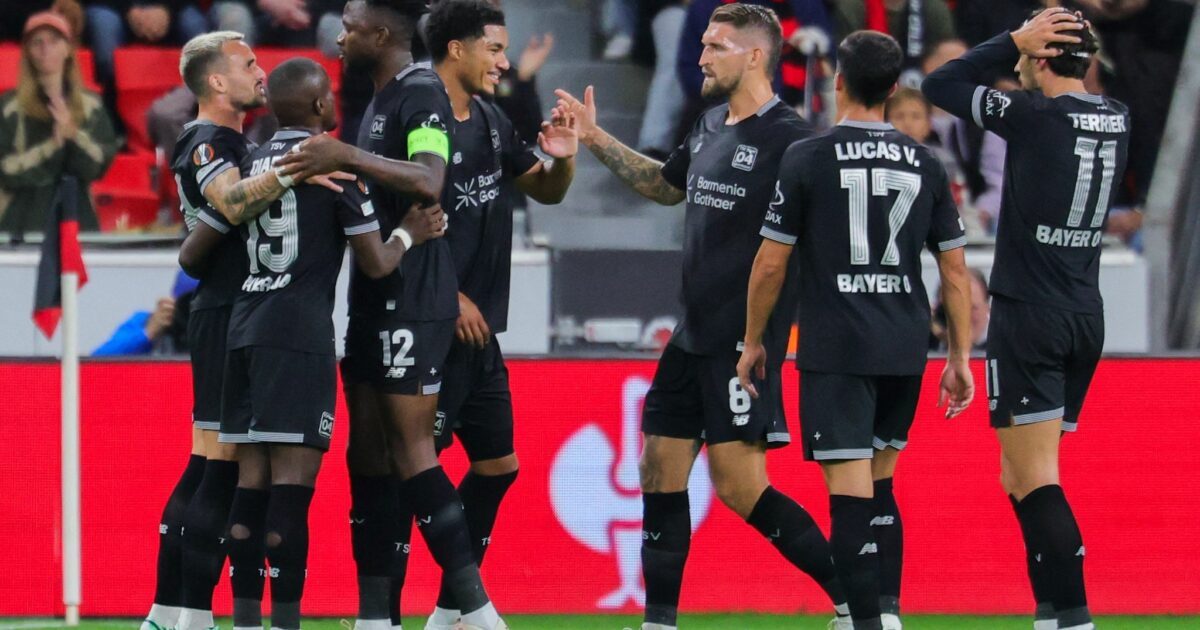 Leverkusen jubelt über das Tor zum 1:0.