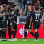 Leverkusen jubelt über das Tor zum 1:0.