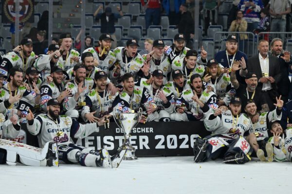 Meister Eisbären Berlin kann mit einem erneuten Triumph DEL-Geschichte schreiben. (Archvibild)