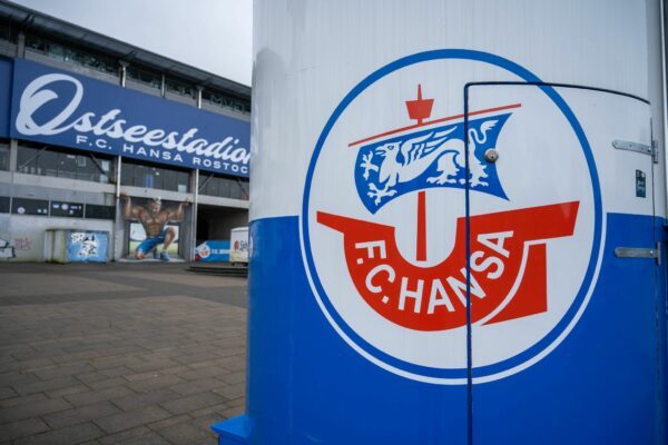 Der FC Hansa Rostock hat sich von einer Hooligan-Szene distanziert. (Symbolbild)