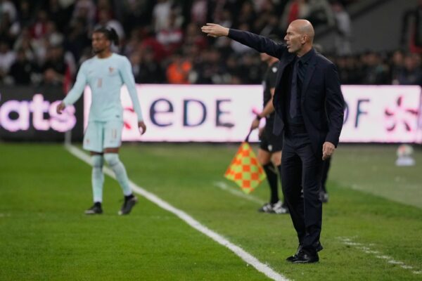 Zinedine Zidane hat sein erstes Spiel als französischer Nationaltrainer gewonnen.