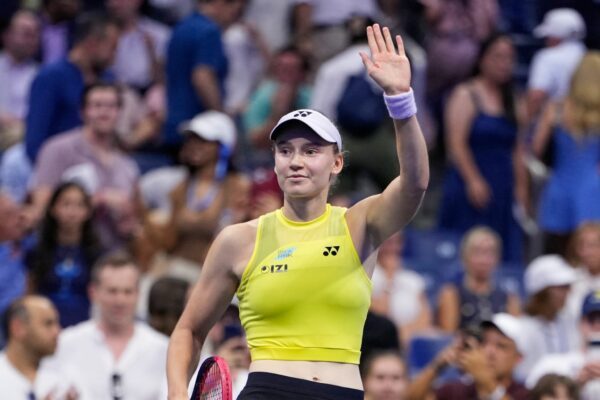 Jelena Rybakina jubelt über den Finaleinzug - und wird neue Nummer eins der Tennis-Welt.