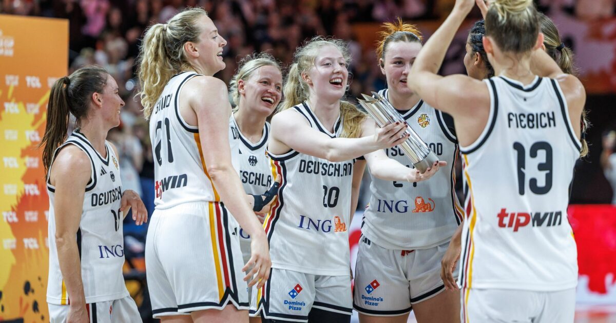 Nach dem Sieg gegen Japan wurden die Basketballerinnen von einem Feueralarm gestört.