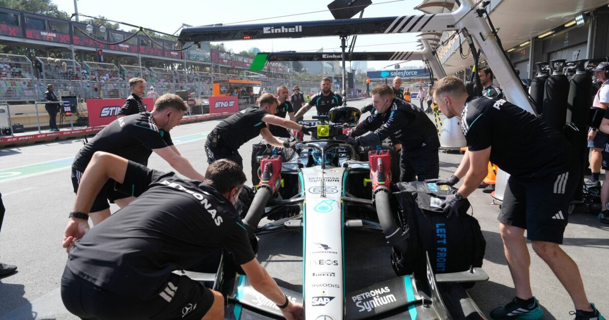 George Russell gibt in Baku das Tempo vor.