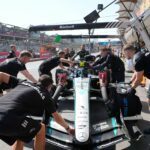 George Russell gibt in Baku das Tempo vor.