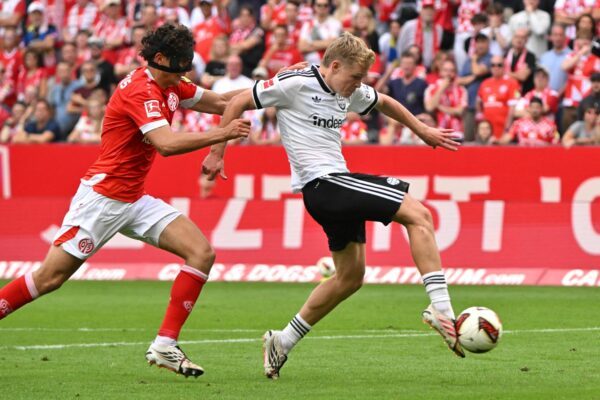 Jonathan Burkardt (r) hofft auf einen Anruf von Bundestrainer Jürgen Klopp.