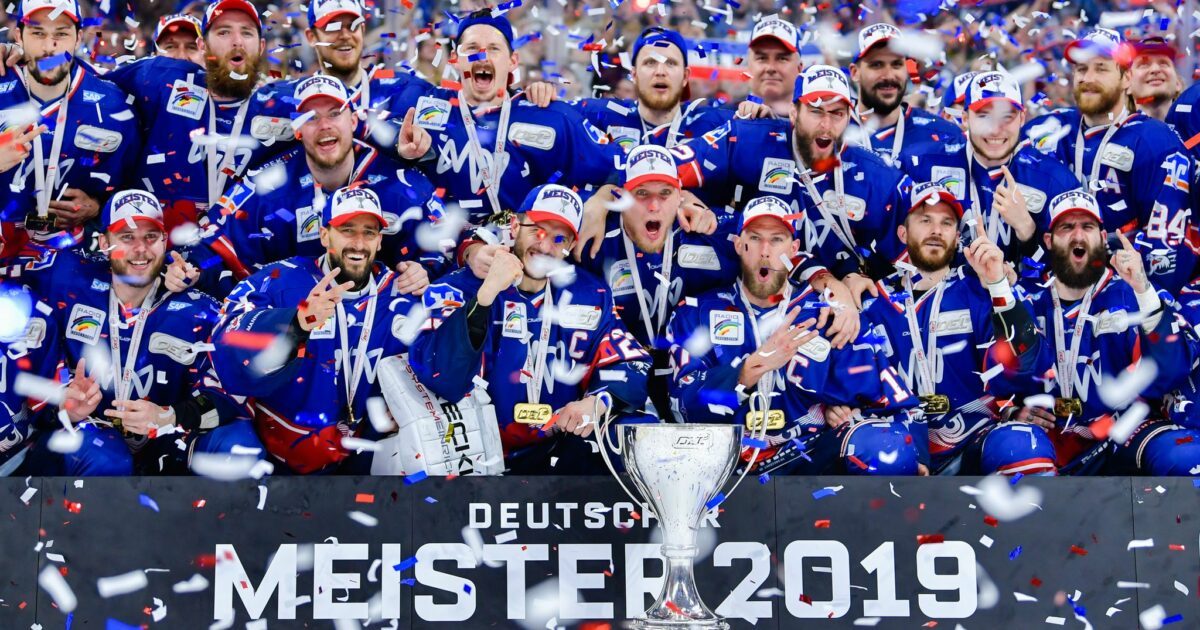 Viele DEL-Trainer sehen das Ende der Titel-Durststrecke für die Adler Mannheim gekommen. (Archiv)