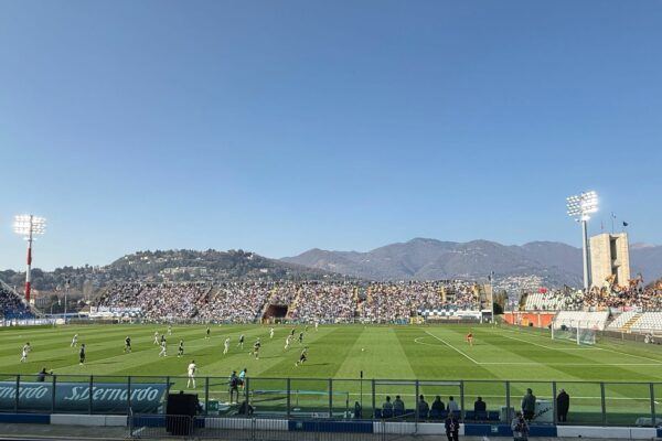 Begrenzter Platz im Stadion von Como. (Archivbild)