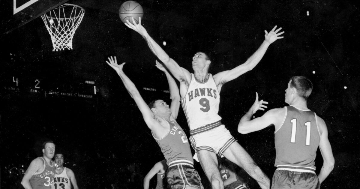 Bob Pettit wurde 1956 als erster Basketball-Profi MVP der NBA.