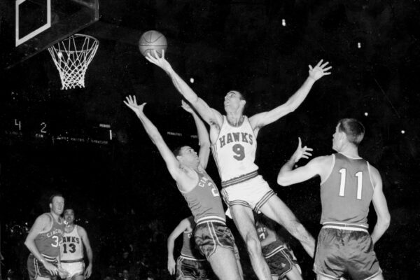 Bob Pettit wurde 1956 als erster Basketball-Profi MVP der NBA.