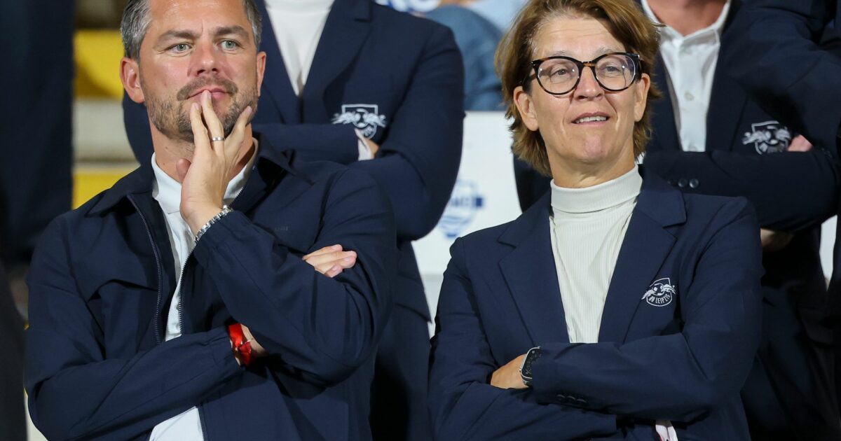 Schäfer (l) sprach dem Trainerteam sein Vertrauen aus.