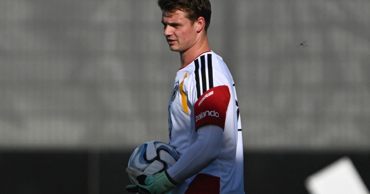 Die Anzeichen mehren sich: Jonas Urbig steht daheim in München vor seinem Debüt im DFB-Tor.