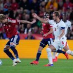 Harry Kane (rechts) traf erneut für England.