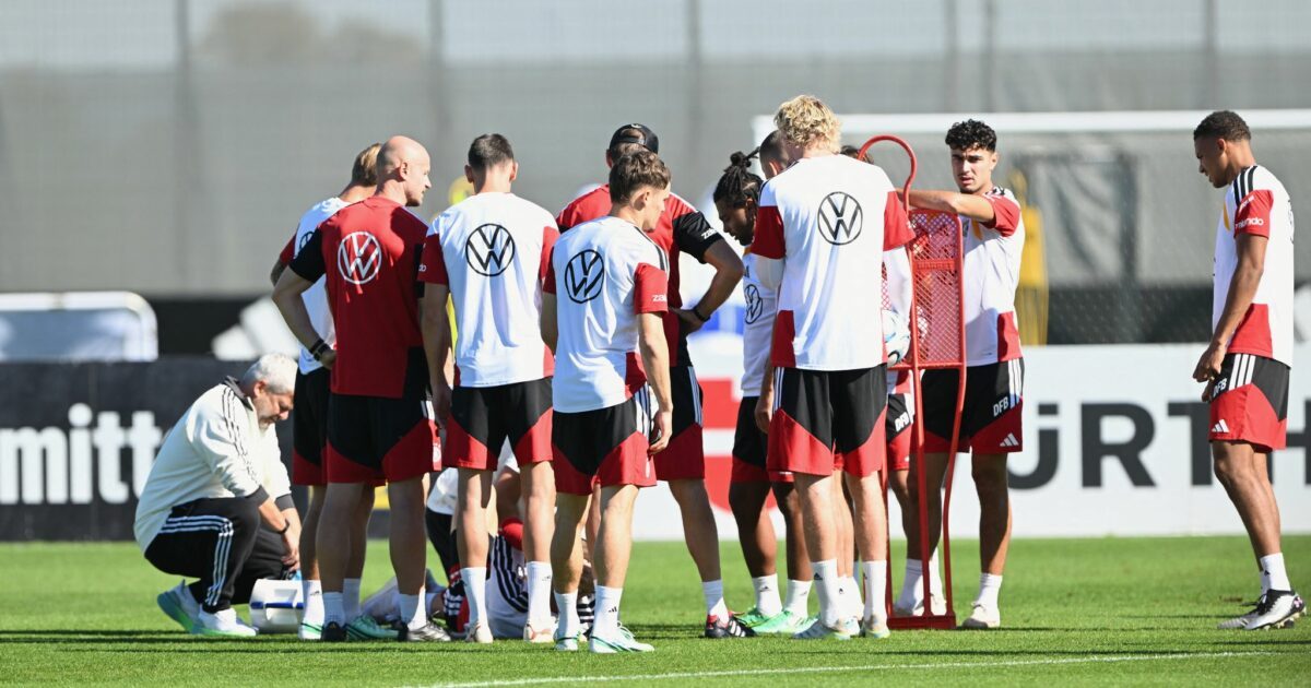 Schreckmoment: Nico Schlotterbeck muss beim DFB-Training behandelt werden.