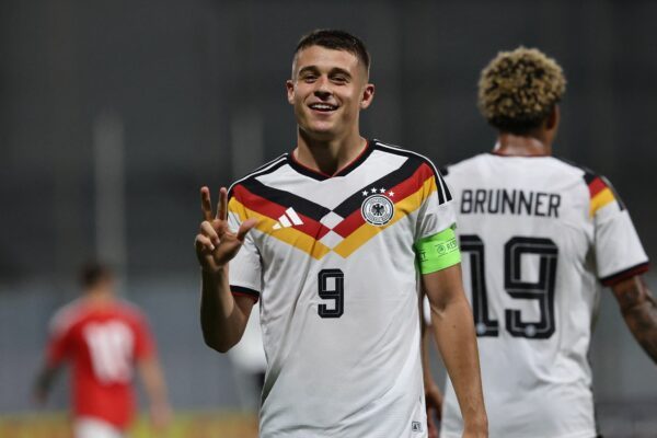 Tresoldi führt die U21 als Kapitän zum Sieg.