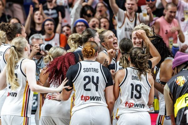 Die deutschen Basketballerinnen wollen auch gegen Belgien jubeln.