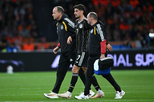 Kai Havertz zog sich in der ersten Halbzeit eine Verletzung zu.