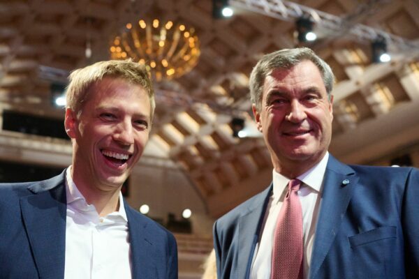Bayerns Ministerpräsident Markus Söder und Münchens Oberbürgermeister Dominik Krause freuen sich über den Zuschlag für München.