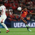Lamine Yamal (rechts) brachte Spanien gegen England früh in Führung.