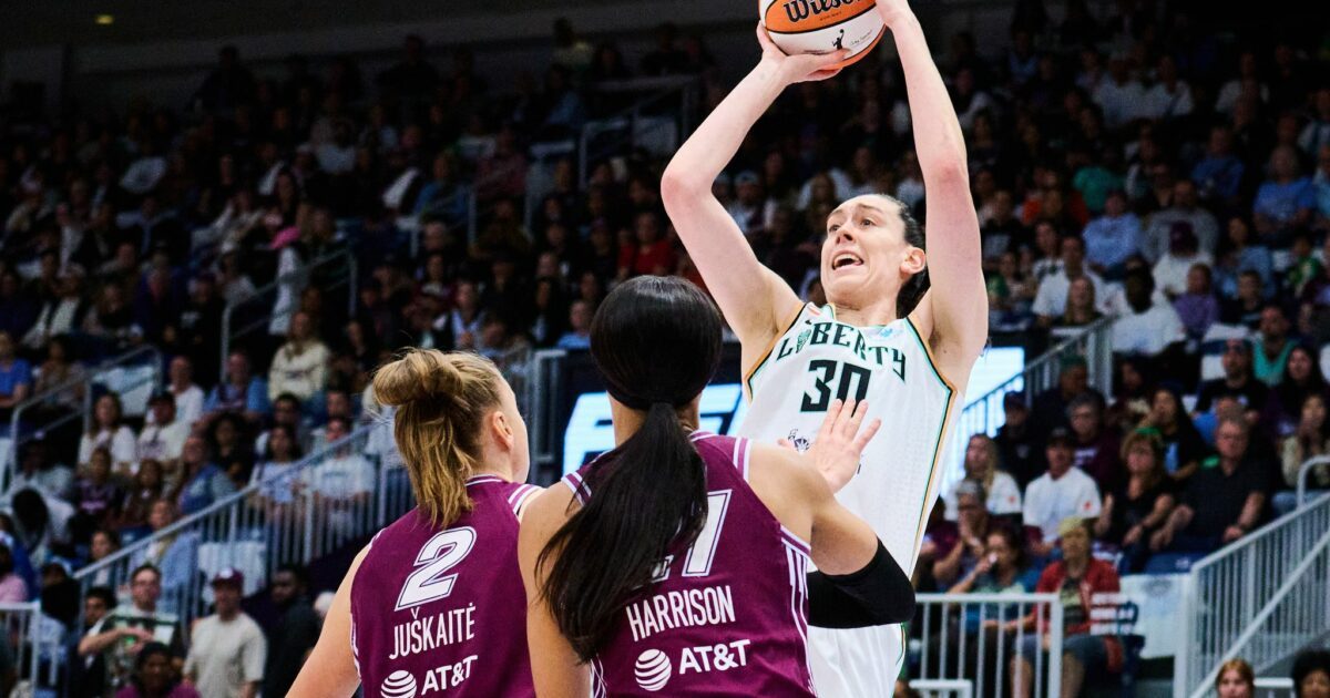 Breanna Stewart (rechts) ist nun auf Rang acht der ewigen Scorerliste in der WNBA.