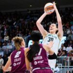 Breanna Stewart (rechts) ist nun auf Rang acht der ewigen Scorerliste in der WNBA.