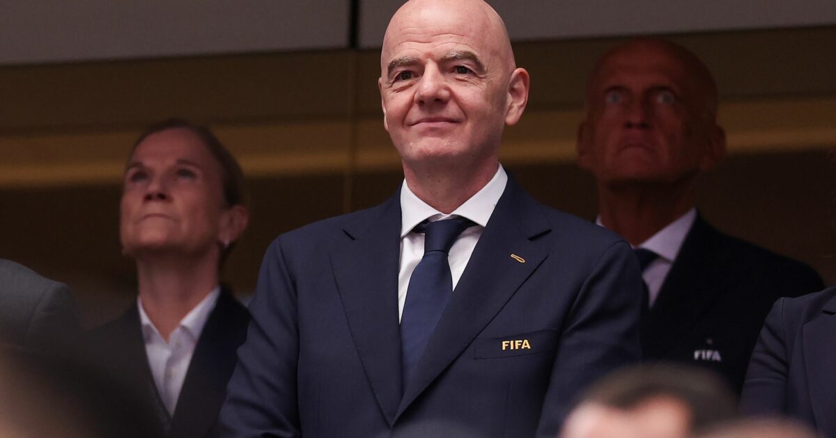 FIFA-Präsident Gianni Infantino hält an der Wiederwahl fest. (Archivbild)