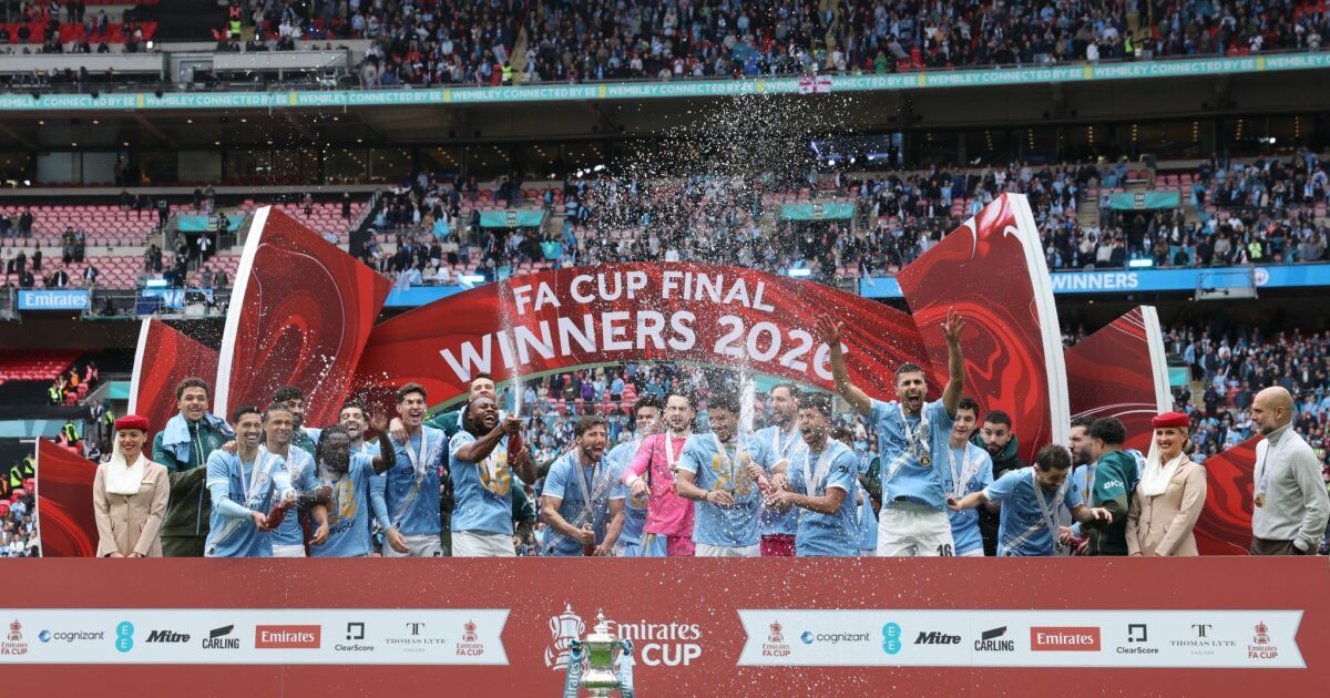 Die Stars von Manchester City mit dem FA-Cup 2026.