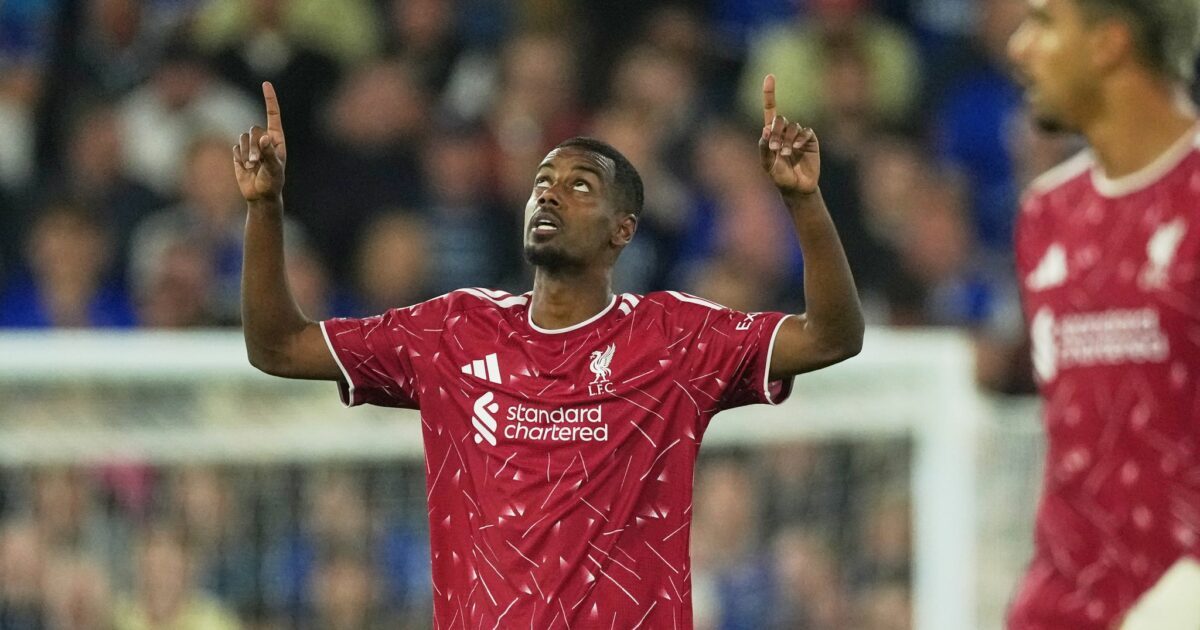 Alexander Isak von Liverpool feiert nach dem zweiten Tor für seine Mannschaft.