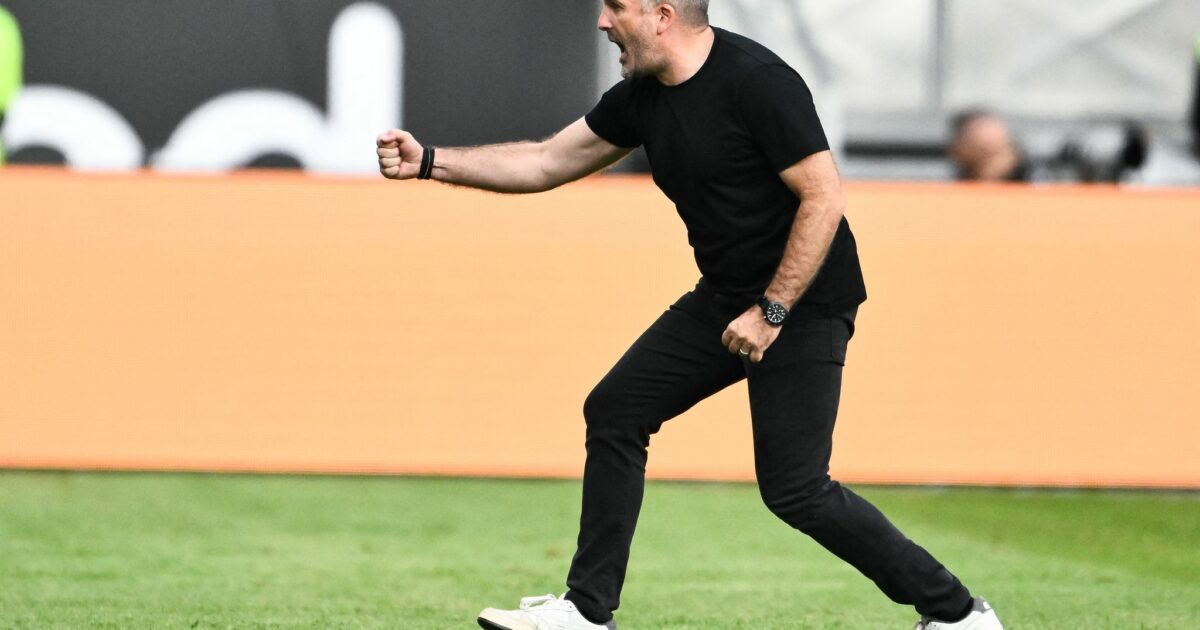 Trainer Manuel Baum hat den FC Augsburg erstmals an die Tabellenspitze der Fußball-Bundesliga geführt.
