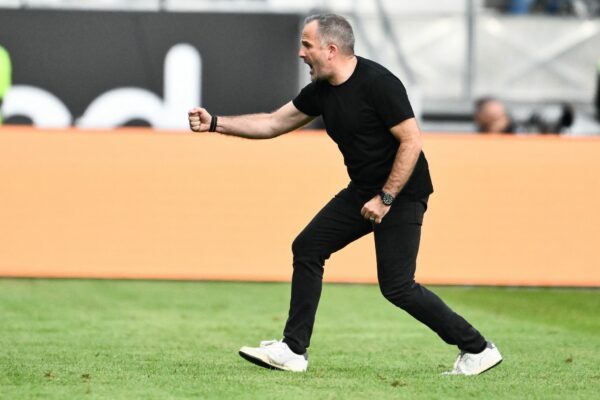 Trainer Manuel Baum hat den FC Augsburg erstmals an die Tabellenspitze der Fußball-Bundesliga geführt.
