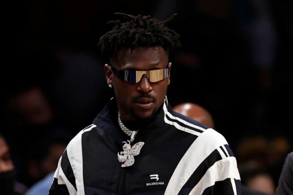 Antonio Brown hat sich auf einen Vergleich geeinigt und entgeht einer Gefängnisstrafe. (Archiv)