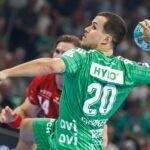 Nationalspieler Tim Freihöfer erzielte acht Tore für die Füchse gegen Burgan (Archivbild)
