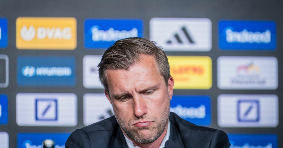 Markus Krösche bleibt vorerst weiter Sportvorstand von Eintracht Frankfurt. (Archivbild)