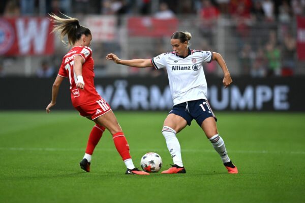 Bundesliga (Nationalspielerin Klara Bühl/r.) mit Nike-Kredit? (Archivbild)