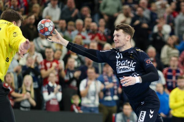 Emil Jakobsen führte die SG Flensburg-Handewitt zum dritten Sieg im dritten Spiel. (Archivbild)