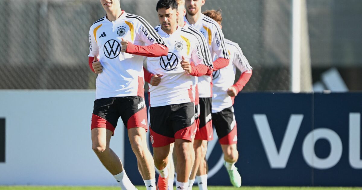 Nico Schlotterbeck (l) kommt nach seiner schweren WM-Verletzung langsam wieder in Form.