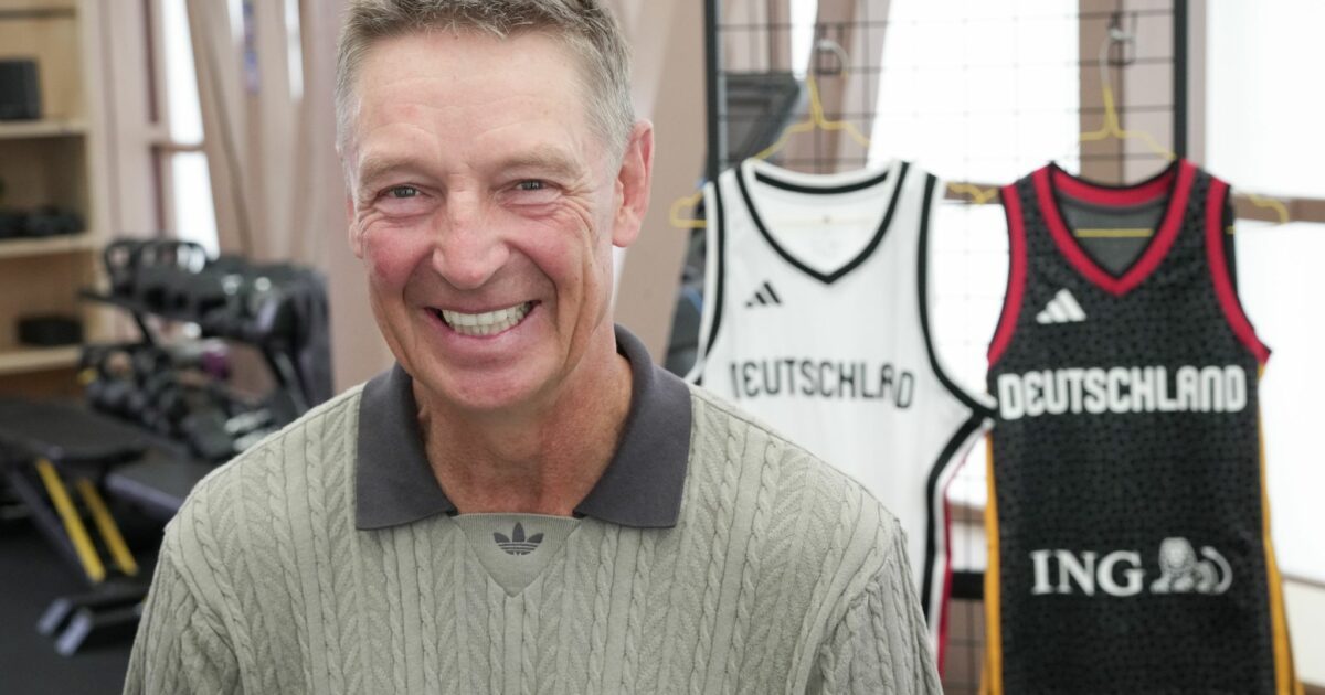 Der ehemalige NBA-Star Detlef Schrempf drückt den deutschen Basketballerinnen bei der WM in Berlin die Daumen.