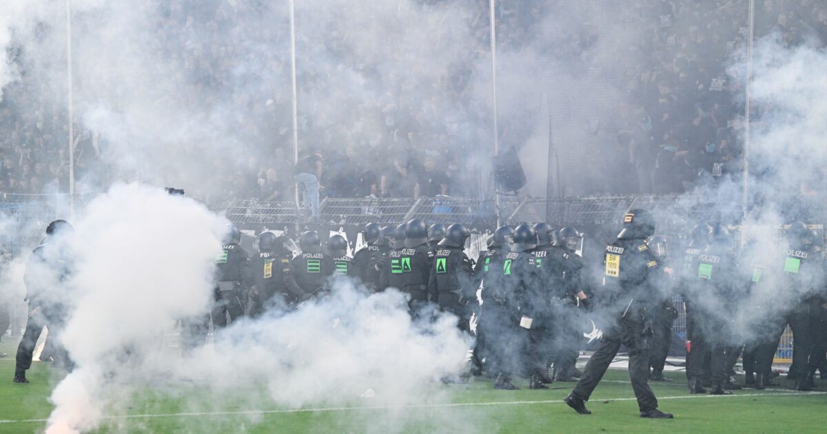 Polizeieinsatz beim Pokalderby im Carl-Benz-Stadion. (Archivbild)