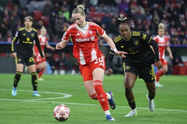 Verteidigerin mit Offensivdrang: Bayern-Spielerin Franziska Kett (l). (Archivbild)