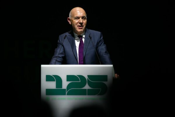 Will die Regionalliga-Reform durchsetzen: DFB-Präsident Bernd Neuendorf. (Archivbild)