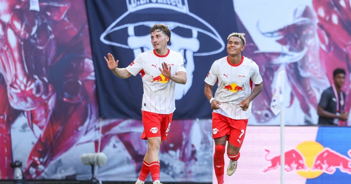 Rocco Reitz (l) nach seinem Tor gegen Ex-Club Mönchengladbach. (Archivbild)