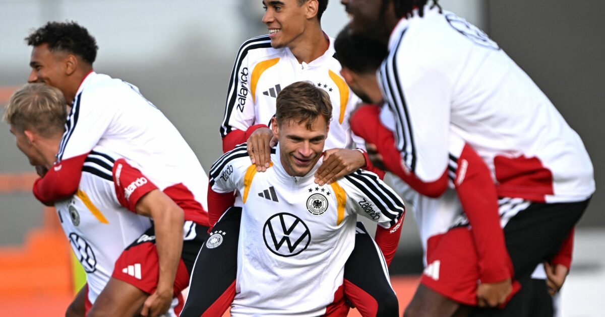 DFB-Kapitän Kimmich (M) möchte in der Nationalmannschaft weiter vorangehen.