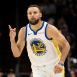 Stephen Curry verlängert Medienberichten zufolge seinen Vertrag bei den Warriors. (Archivbild)